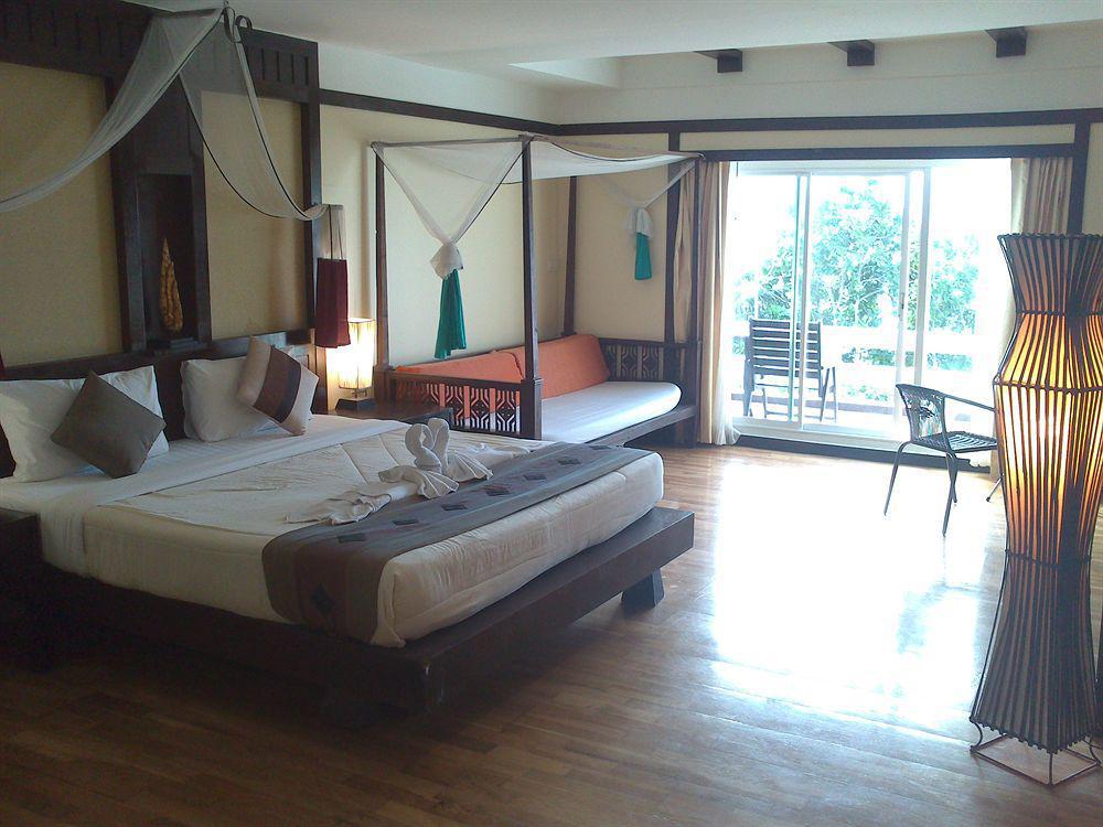 Oyo 255 The Ocean Hotel Patong Extérieur photo